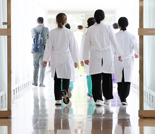 정부, “미복귀 전공의 사직 처리, 6월 말까지 병원 안정화” 요청