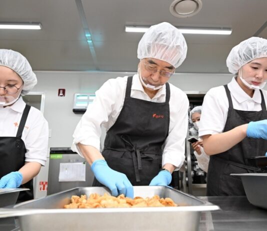 한 총리 “외롭고 배고픈 아이 없도록 정부가 더 노력”