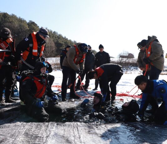“꽁꽁 언 얼음 위 생명 수호자들” 경기북부 동계수난구조 훈련